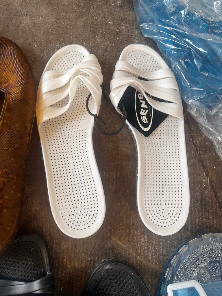 Partij dames slippers - ca. 300 stuks, Ophalen, Nieuw, Overige kleuren, Slippers