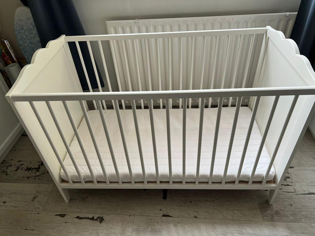 Kinderbedje met matras, Ophalen, Zo goed als nieuw, Ledikant