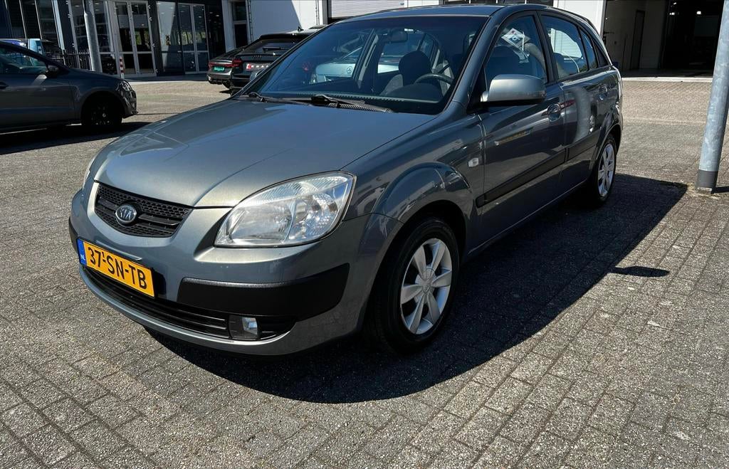 Kia Rio 1.4 HB 2006 Grijs, open dak, Voorwielaandrijving, Stof, 4 cilinders, 1054 kg