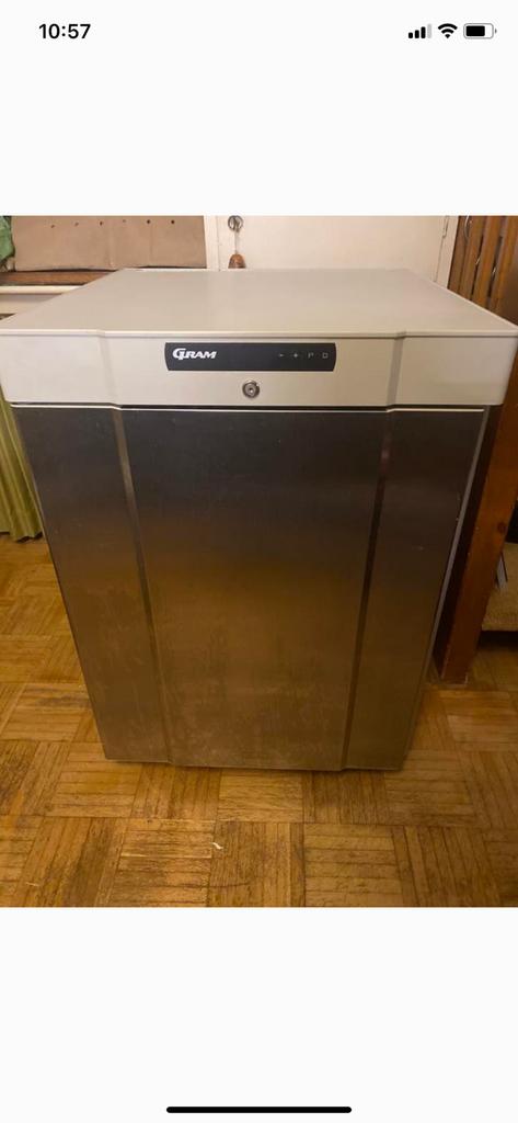 Nette Deense Gram tafel model horeca bar-koelkast R600a, Ophalen