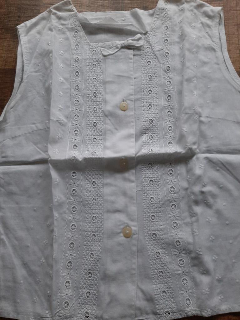 Wit blousje met broderie, Antiek en Kunst, Antiek | Kleding en Accessoires, Ophalen