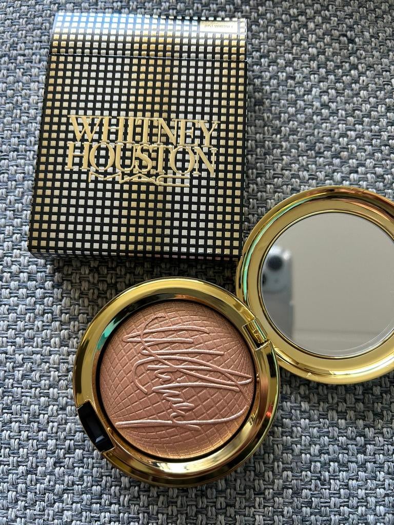 MAC Extra Dimension Skin Finish Whitney Houston- Nieuw!, Gehele gezicht, Beige, Nieuw, Ophalen of Verzenden