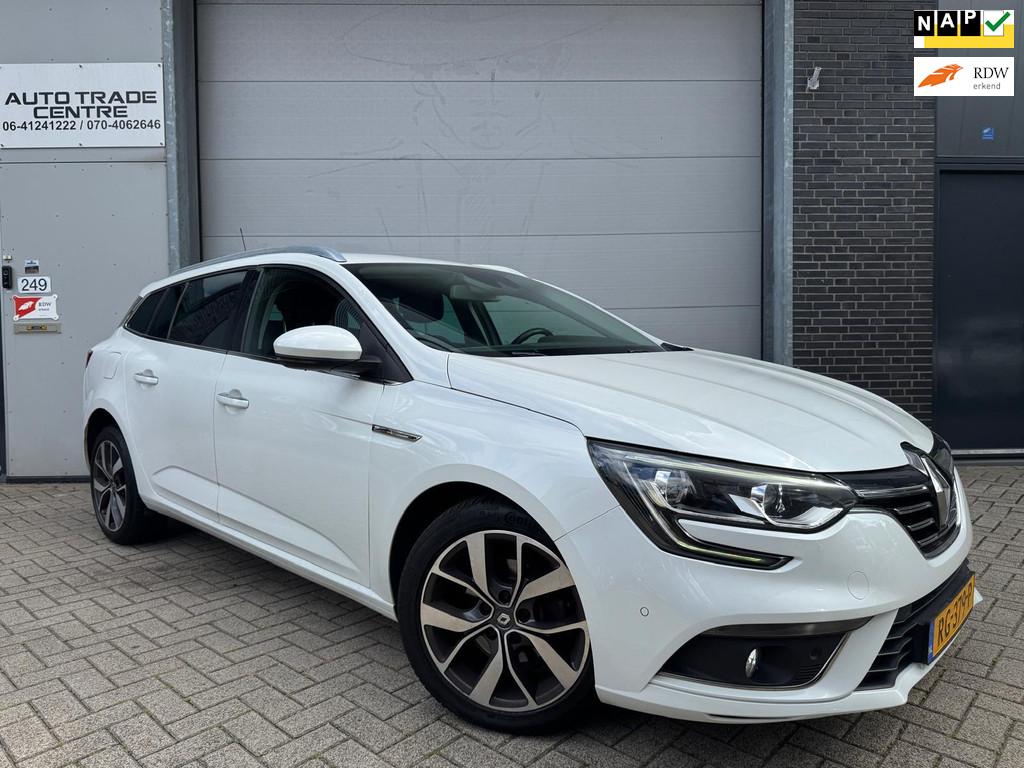 Renault Mégane Estate 1.2 TCe Bose [Camera|Keyless|Dodehoek, Voorwielaandrijving, Gebruikt, 4 cilinders, Leder en Stof