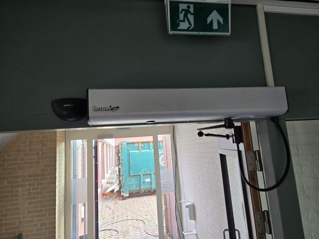 Draaideur openers, electrische deur opener., Ophalen, 120 cm of meer, Binnendeur, Zo goed als nieuw