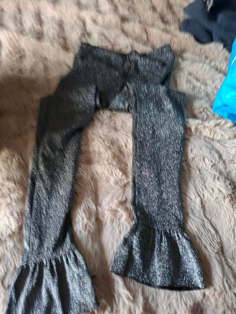 Glitter broek maat S met uitlopende pijpen, Kleding | Dames, Broeken en Pantalons, Zwart, Ophalen of Verzenden, Zo goed als nieuw