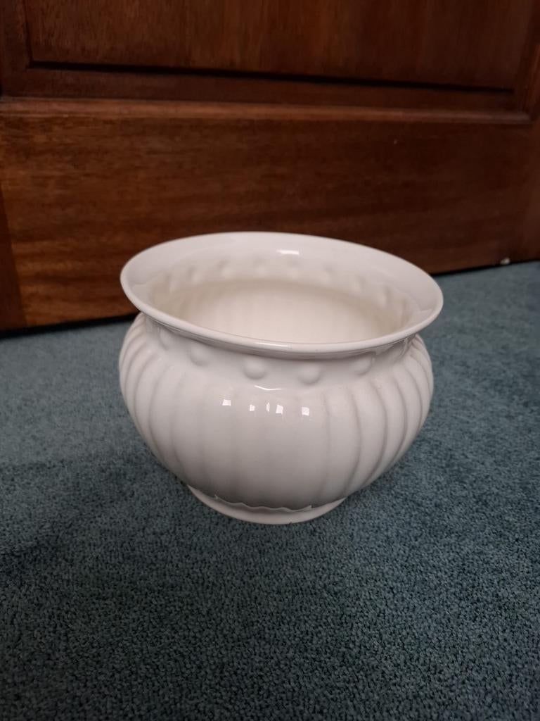 2 verschillende bloempottenKoninklijke Porceleyne Fles Delft, Antiek en Kunst, Ophalen of Verzenden