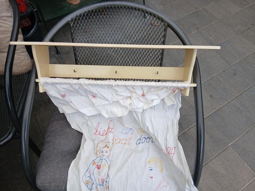 Vintage handdoekenrekje met plankje en haakjes, Gebruikt, Overige typen, Ophalen of Verzenden, Minder dan 100 cm