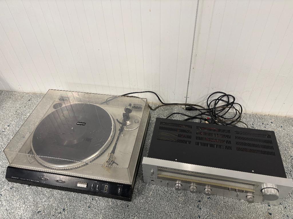 Sanyo versterker 1975 + platenspeler 1980, Audio, Tv en Foto, Overige merken, Gebruikt, Ophalen of Verzenden, 60 tot 120 watt