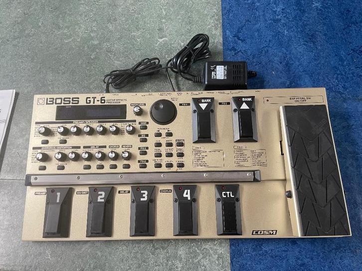 GITAAR VERSTERKER BOSS GT-6 - WD-14, Muziek en Instrumenten, Versterkers | Bas en Gitaar, Gebruikt, Gitaar, Minder dan 50 watt