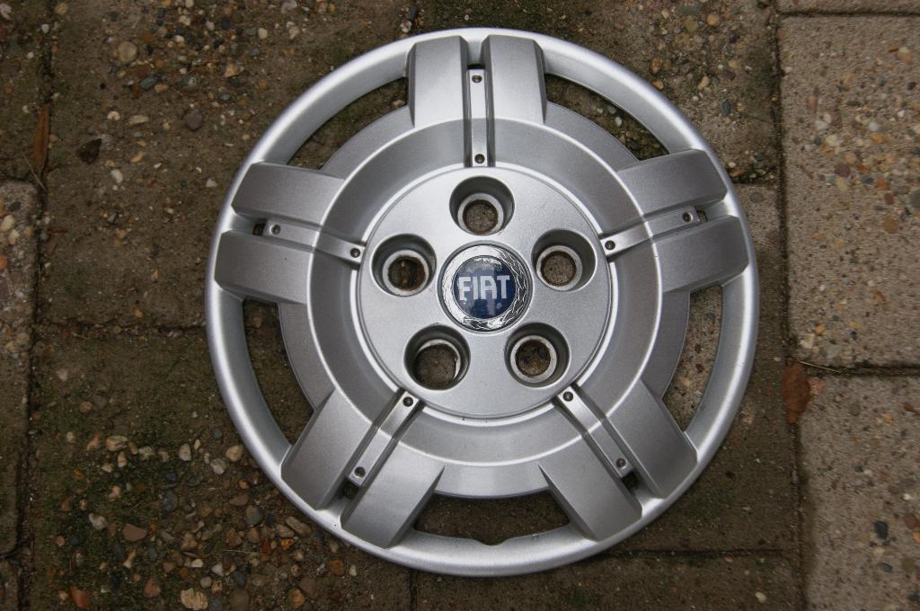 1 losse originele wieldop Fiat Ducato en Camper 16 inch (M1), Auto diversen, Wieldoppen, Ophalen of Verzenden, Gebruikt