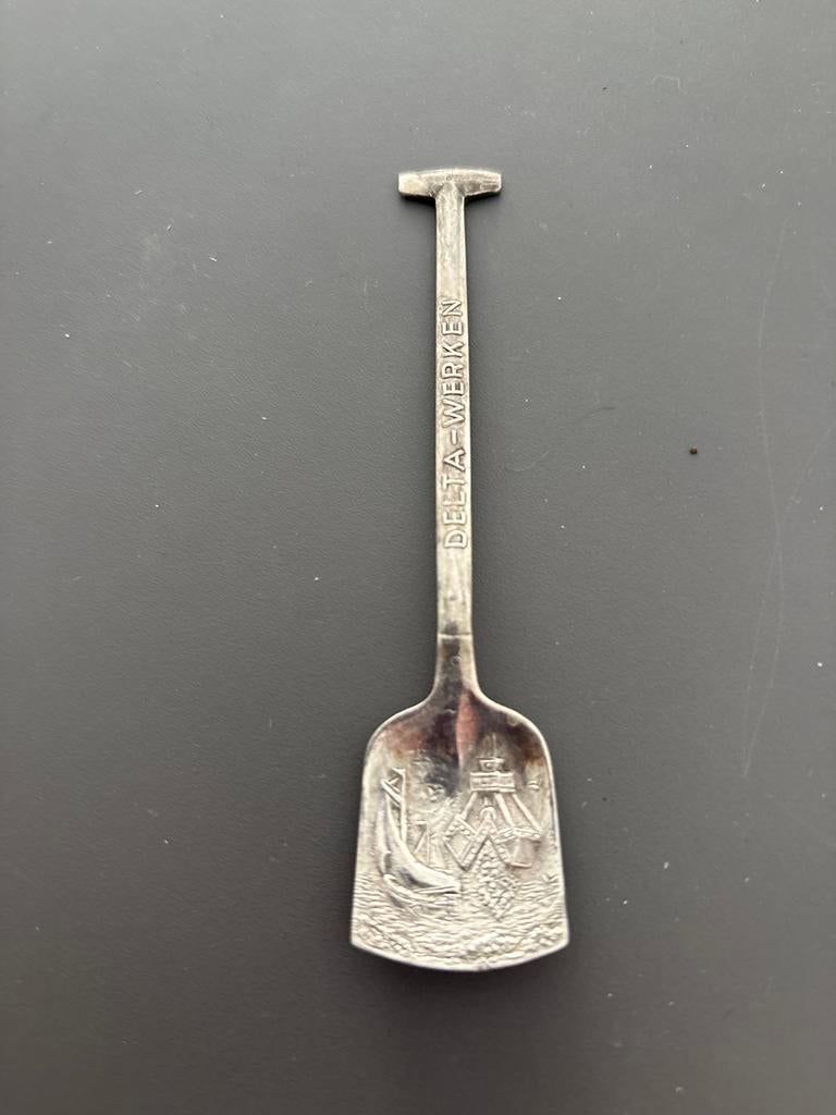 Vintage DELTA-WERKEN Souvenir Lepel met Scheepsmotief, Antiek en Kunst, Ophalen of Verzenden