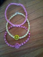 Zelfgemaakte vrolijke armbandjes met smiley bedels, Sieraden, Tassen en Uiterlijk, Armbanden, Kunststof of Plastic, Nieuw, Ophalen of Verzenden