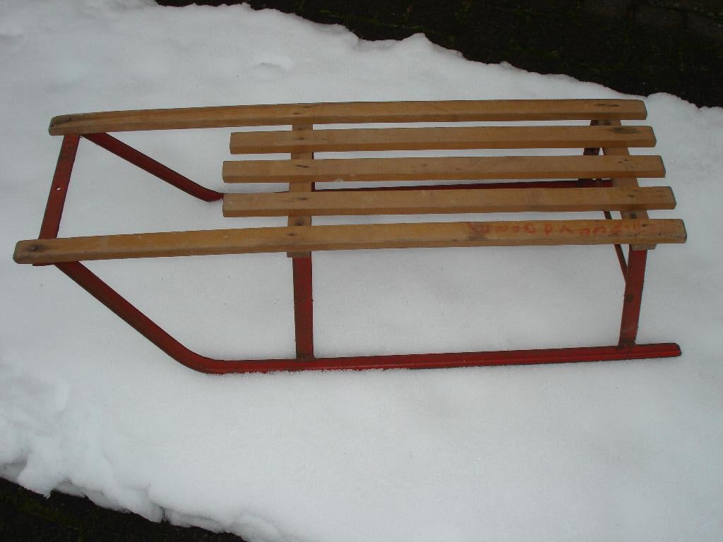 Vintage ijzeren slee met houten zitting, Kinderen en Baby's, Speelgoed | Buiten | Sleeën, Ophalen, Gebruikt, Hout