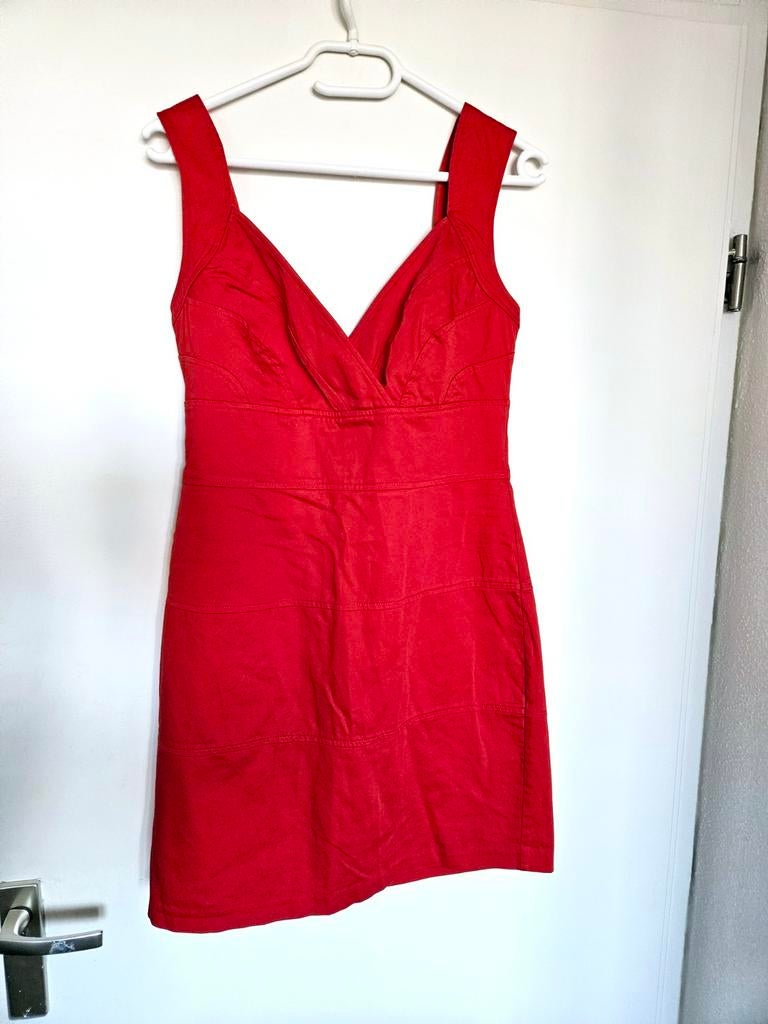 Rode jurk Guess, Kleding | Dames, Guess, Ophalen of Verzenden, Zo goed als nieuw, Maat 36 (S)