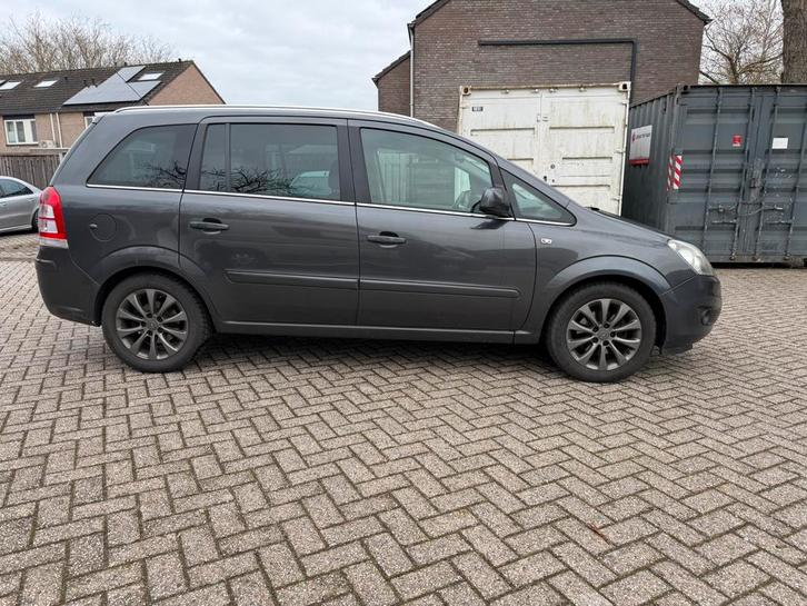 Te koop Opel Zafira 1.8  2011 Grijs 7 persoons en automaat!, Auto's, Opel, Bedrijf, Zafira, Airbags, Airconditioning, Bluetooth