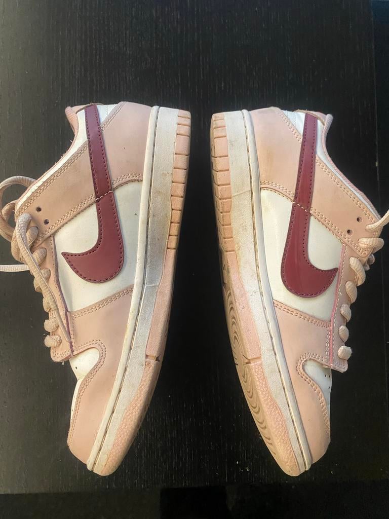 Nike Dunks roze velvet dames maat 40, Kleding | Dames, Schoenen, Ophalen, Gedragen, Roze, Sneakers of Gympen