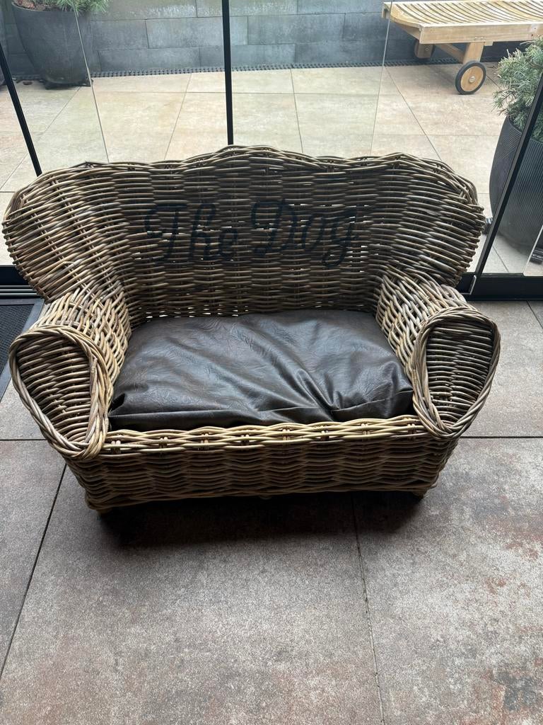 Rotan hond bank, Dieren en Toebehoren, Hondenmanden, Ophalen, Zo goed als nieuw, Riet