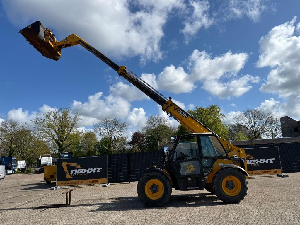 JCB 535-95 (bj 2011), Verreiker