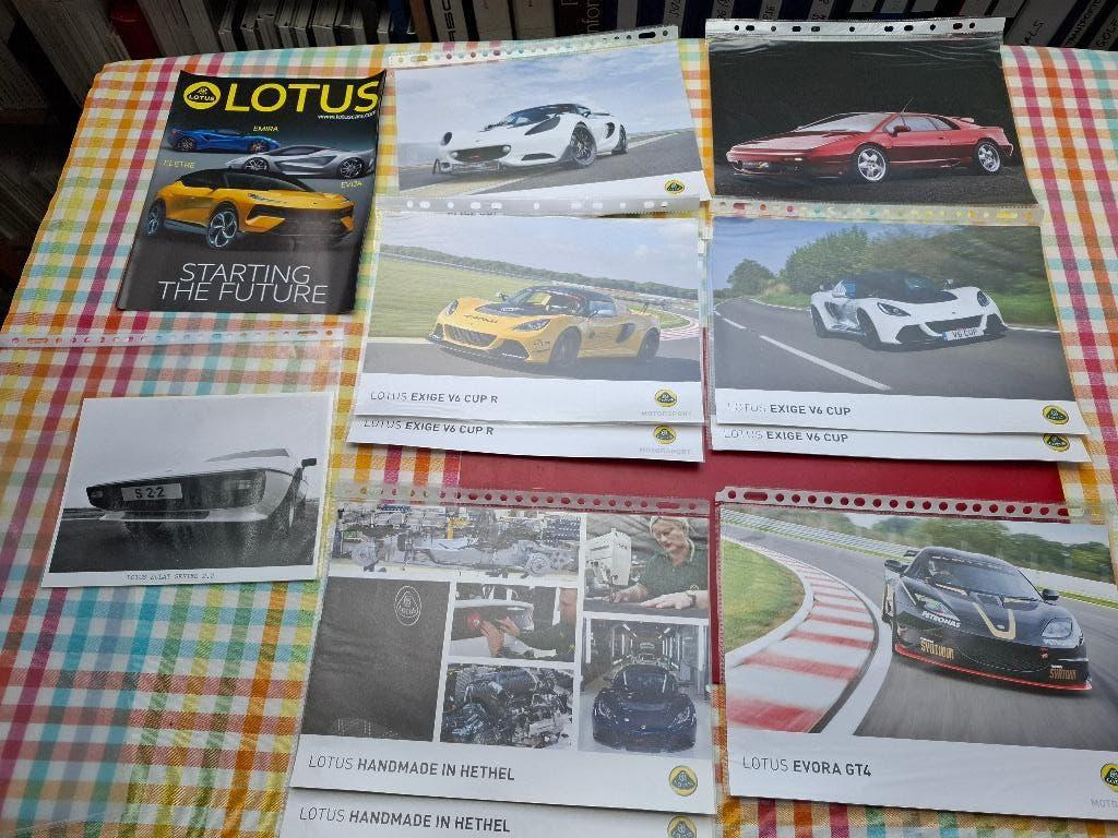 Setje van elf Lotus en Lotus Motorsport items, Verzenden, Zo goed als nieuw, Overige merken, Lotus Cars