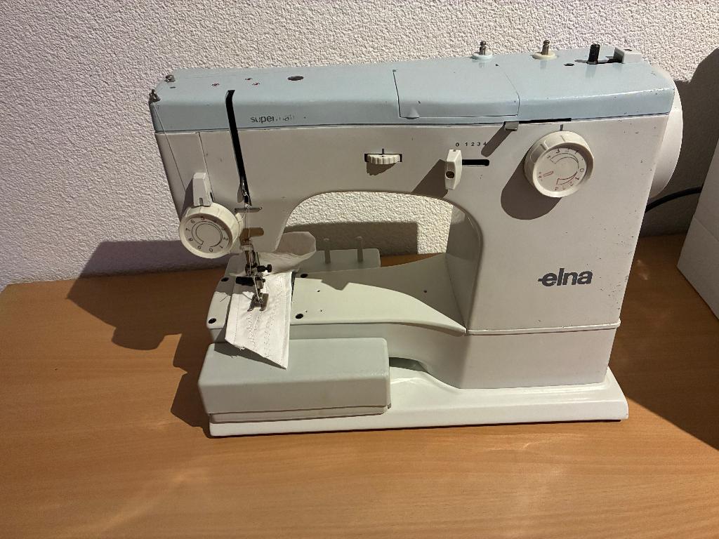 Sterke Elna SU naaimachine in goede staat, Hobby en Vrije tijd, Naaimachines en Toebehoren, Gebruikt, Naaimachine, Overige merken