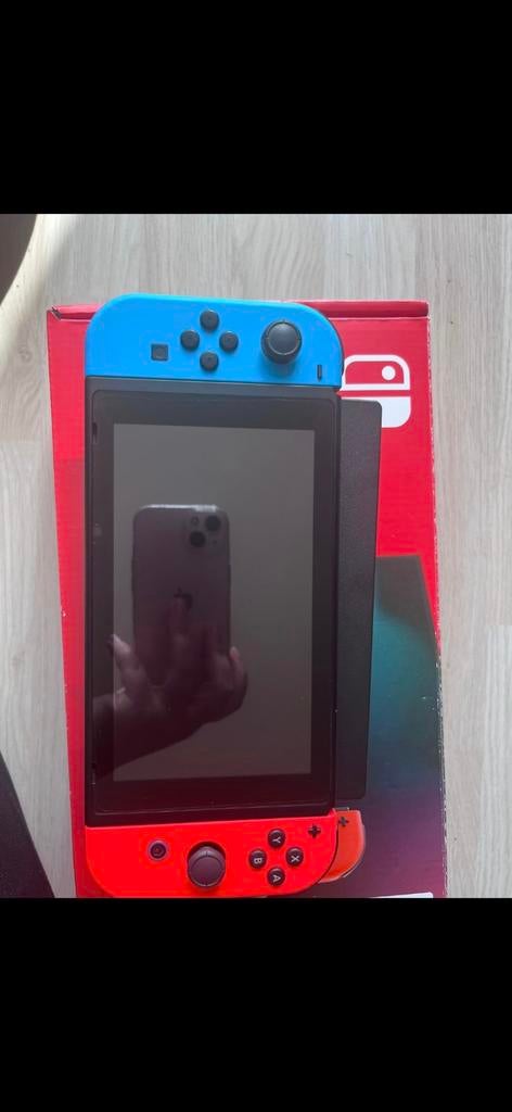 Nintendo Switch 1, Spelcomputers en Games, Spelcomputers | Nintendo Switch, Ophalen of Verzenden, Zo goed als nieuw, Met 2 controllers