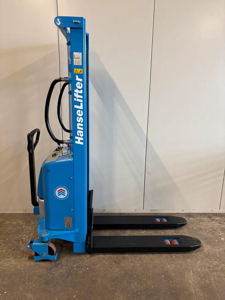 Semi-elektrische stapelaar / palletheffer / palletlifter, Doe-het-zelf en Verbouw, Palletwagens en Pompwagens, Zo goed als nieuw