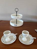 Rivièra Maison 2 eierdopjes met lepel en schoteltje, Gebruikt, Keramiek, Overige typen, Ophalen of Verzenden