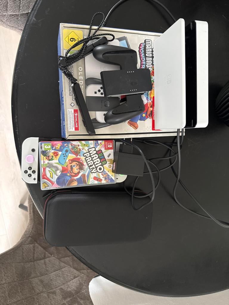 Nintendo Switch OLED met games, accessoires en orginele doos, Ophalen, 1 speler, Eén computer, Zo goed als nieuw