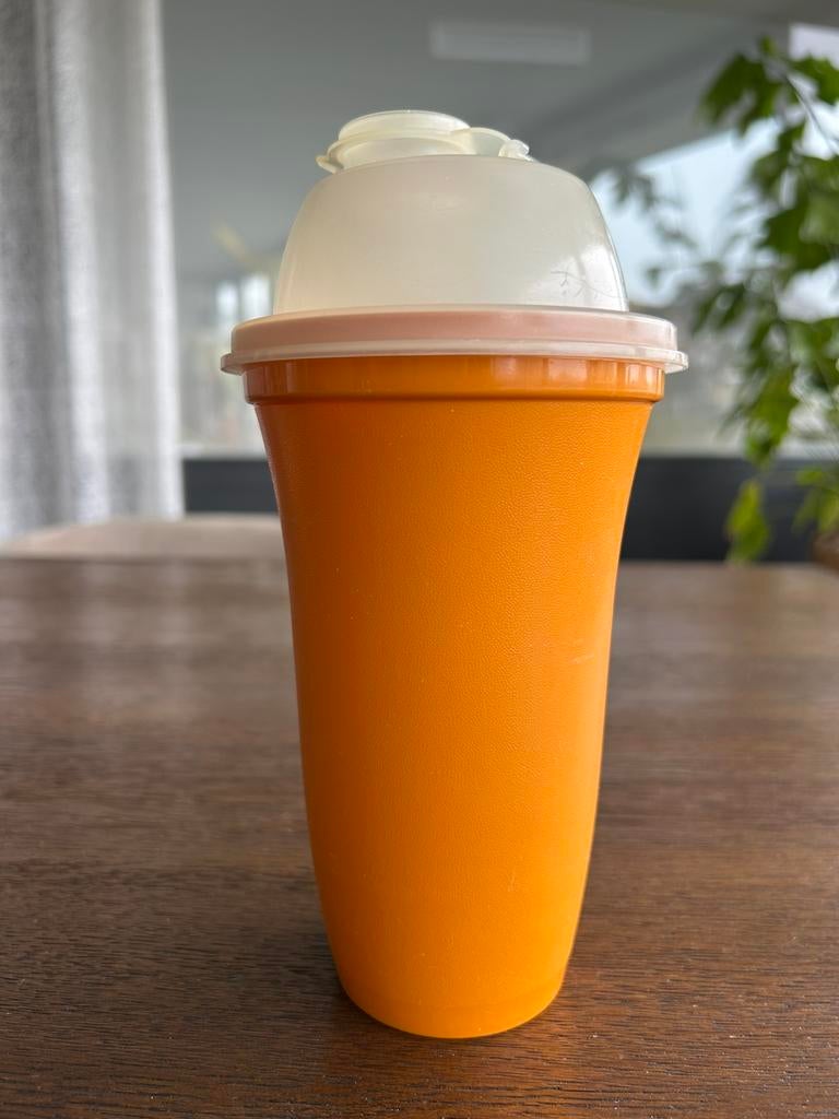 Tupperware shake beker slagroom, Huis en Inrichting, Keuken | Tupperware, Zo goed als nieuw, Oranje, Ophalen of Verzenden