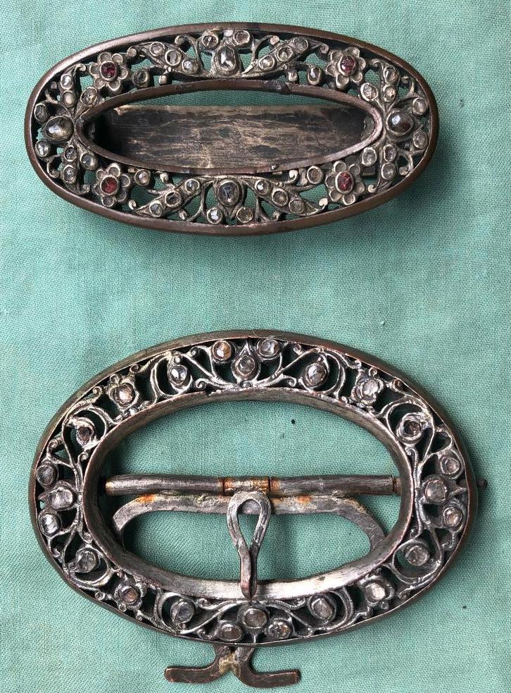 2 Javaanse gespen, Antiek en Kunst, Kunst | Niet-Westerse kunst, Ophalen of Verzenden