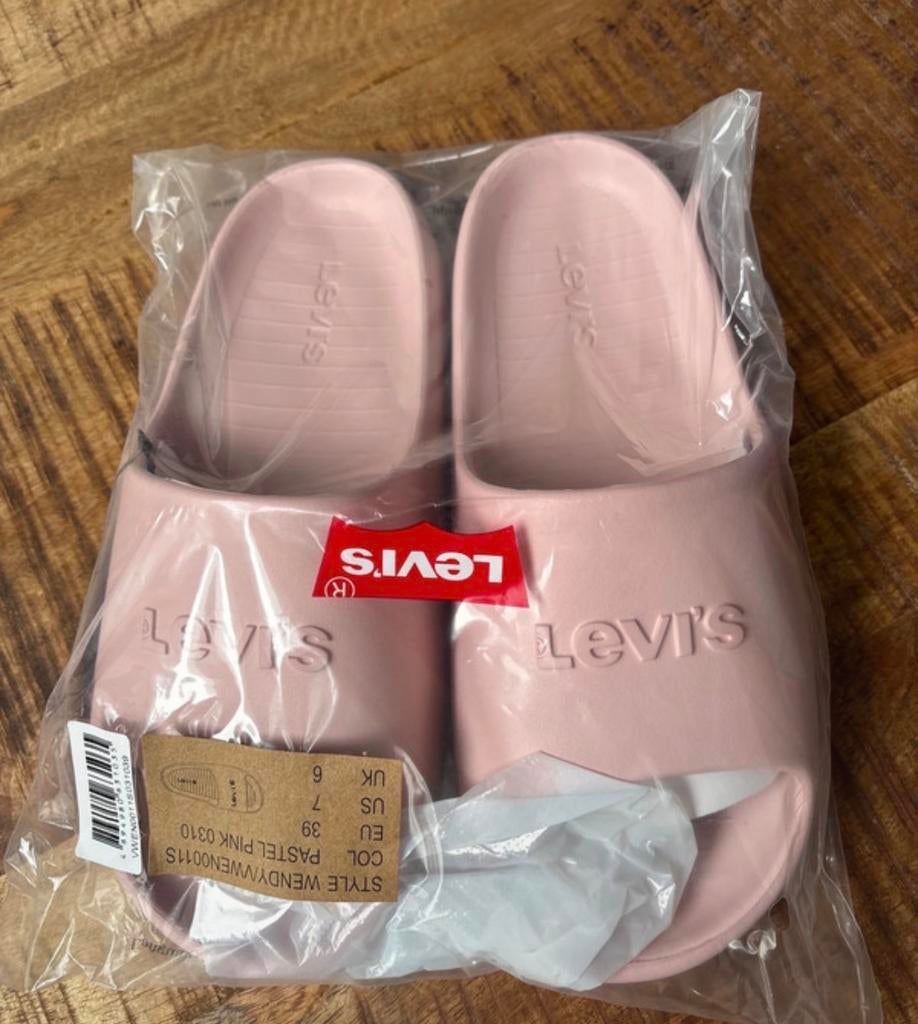 Levi's Wendy Sandalen - Zachtroze Maat 39, Ophalen of Verzenden, Nieuw, Roze, Slippers