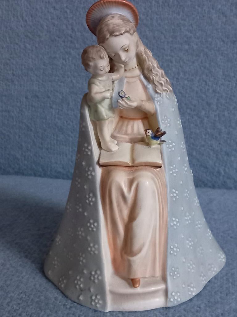 Hummel Goebel Bloemenmadonna, gesigneerd M.J. Hummel, Ophalen of Verzenden