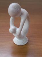 Beeld moeder kind.  9 cm., Ophalen of Verzenden, Zo goed als nieuw, Kraamcadeau