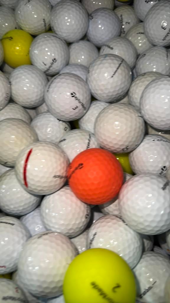 Taylormade golfballen AAAA kwaliteit 50 stuks, Ophalen of Verzenden, Zo goed als nieuw, Bal(len)