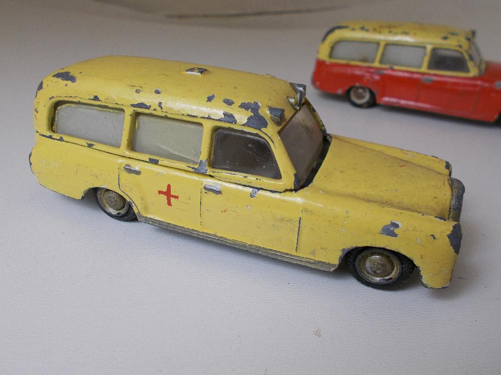 1963 TEKNO Denmark 2 x MERCEDES-BENZ AMBULANCES (Opknappers), Ophalen of Verzenden, Gebruikt, Auto, Tekno