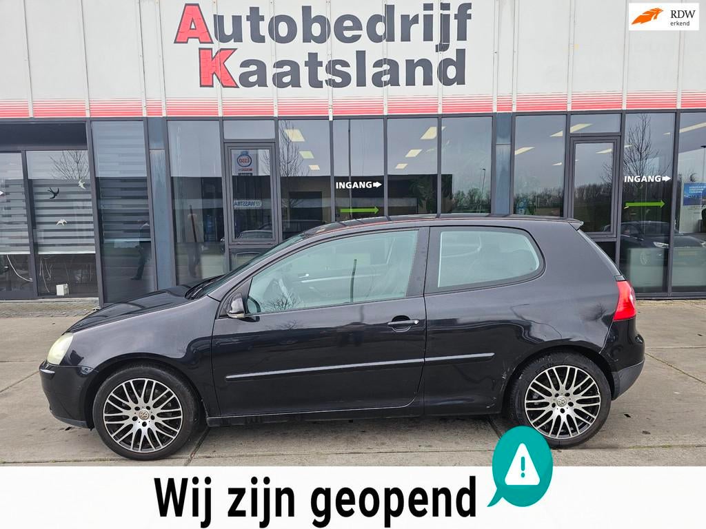 Volkswagen Golf 1.6 FSI Sportline - Clima - NIEUWE APK -, Auto's, Voorwielaandrijving, Gebruikt, Zwart, 4 cilinders