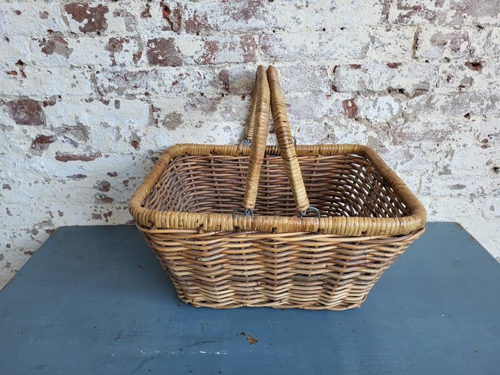 Franse brocante rietenmand/ picknickmand  / allegonda, Huis en Inrichting, Woonaccessoires | Schalen en Manden, Ophalen of Verzenden