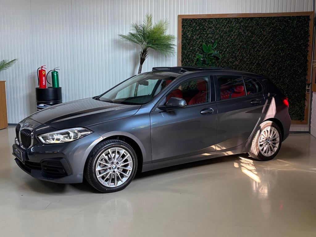 BMW 1-serie 118i High Executive|Pano|Leder|Carplay|, Gebruikt, 1295 kg, Leder, 3 cilinders