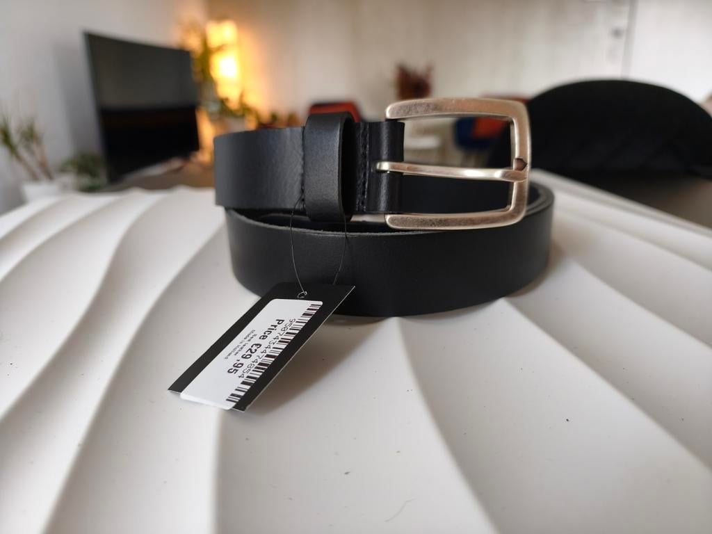 Zwarte leren riem met zilverkleurige gesp, Kleding | Dames, Riemen en Ceinturen, Verzenden, Nieuw, Heupriem, Onbekend