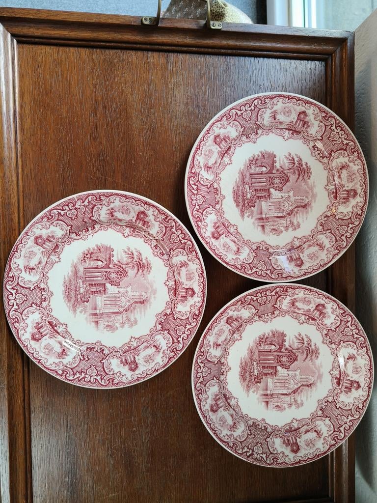 3 Petrus Regout Maastricht borden - Decor Abbey - Ø 23,5 cm, Ophalen of Verzenden