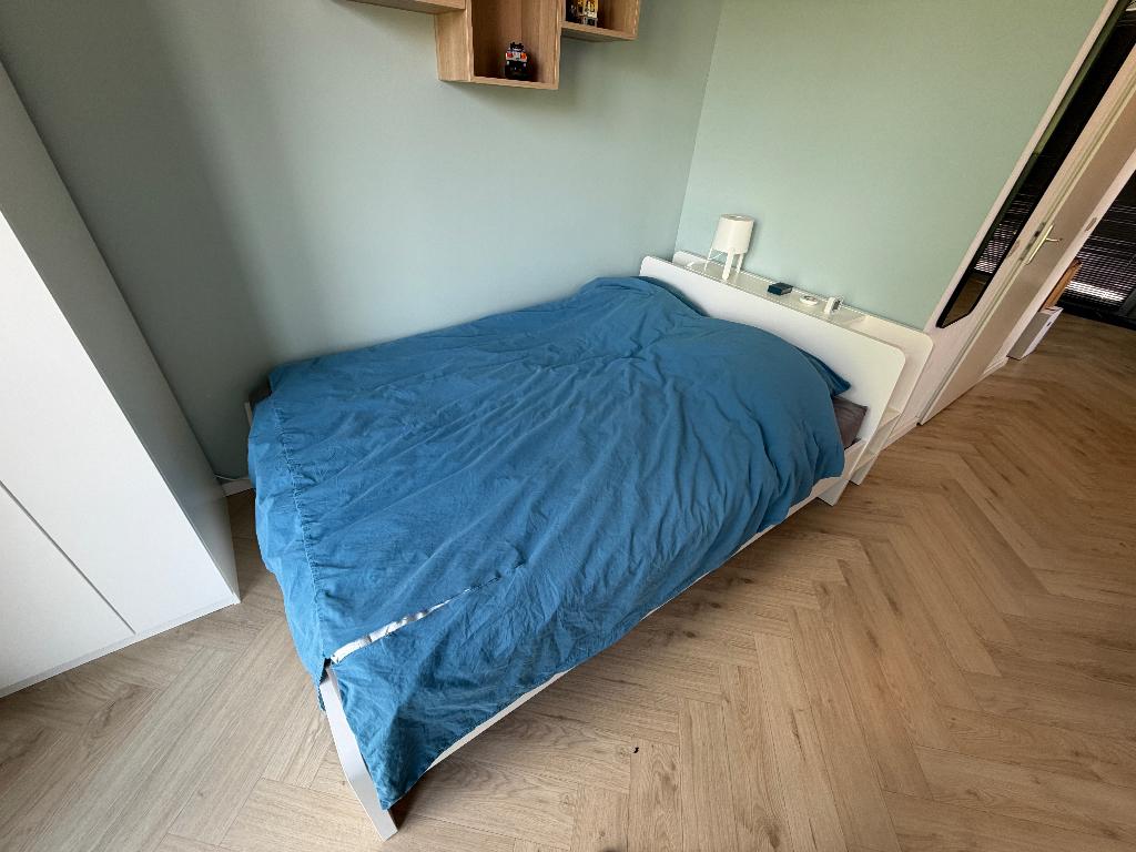 Tweepersoonsbed IKEA ASKVOLL 140x200 cm met lattenbodems, Ophalen, Wit, Tweepersoons, 140 cm