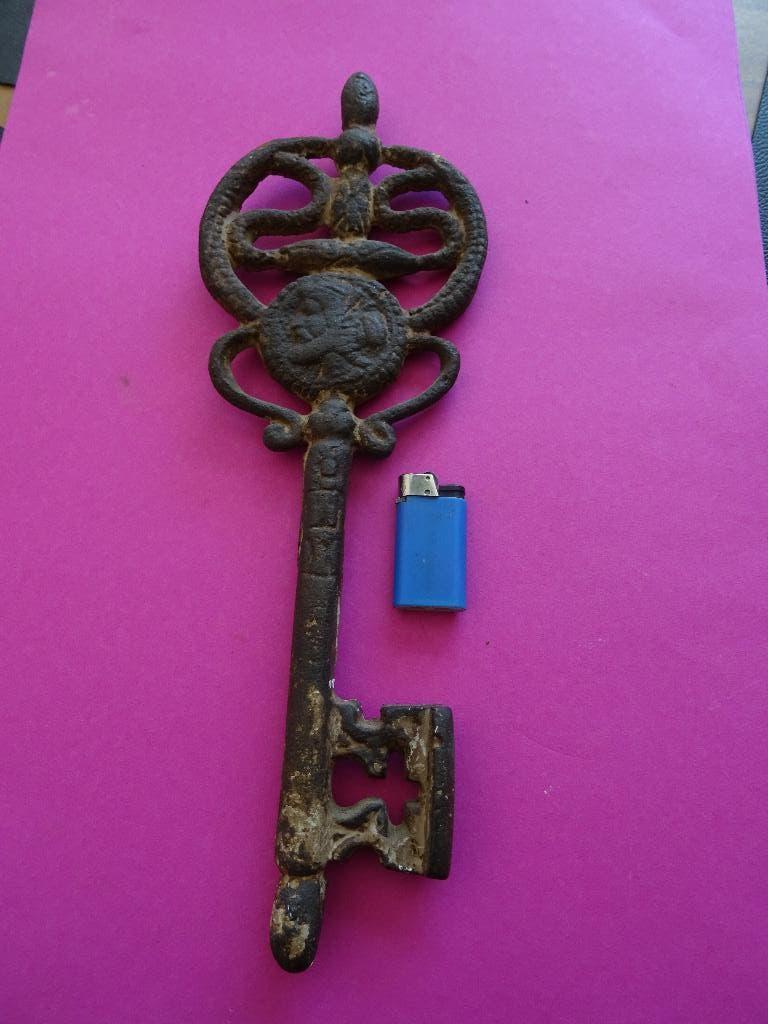 GROTE ANTIEKE SIER SLEUTEL SLEUTELS SLOT SLOTEN, Antiek en Kunst, Ophalen of Verzenden