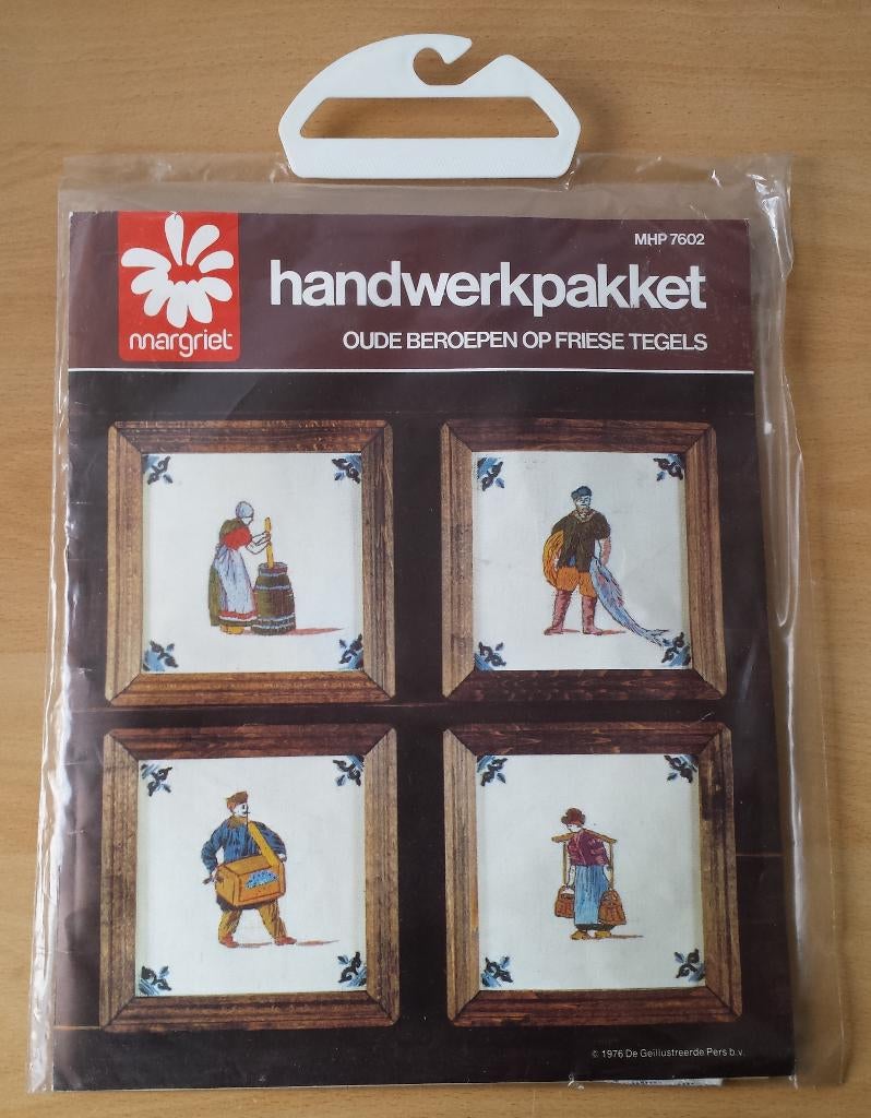Oude Beroepen op Friese Tegels Pakket - Margriet - 1976, Ophalen of Verzenden, Zo goed als nieuw, Handborduren, Margriet