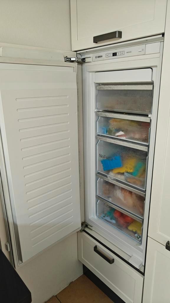 Bosch inbouw vriezer, Witgoed en Apparatuur, Vriezers en Diepvrieskisten, Gebruikt, Inbouw, Vrieskast, 120 tot 140 cm, Minder dan 60 cm