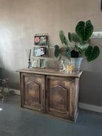 Antiek houten kastje met twee deuren, Ophalen