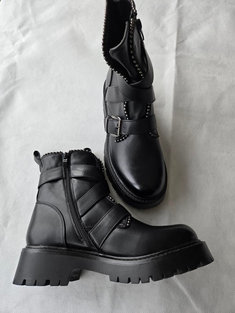 Nieuwe zwarte biker boots met gespen en studs - maat 38, Kleding | Dames, Schoenen, Zwart, Lage of Enkellaarzen, Nieuw, Ophalen of Verzenden