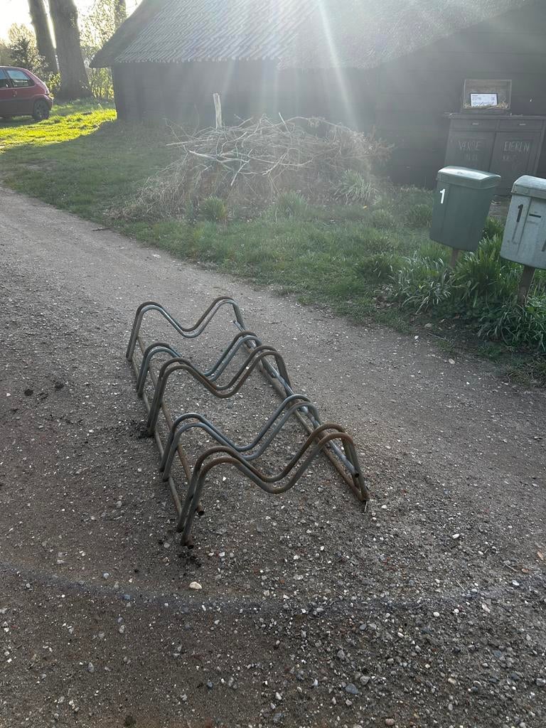 Metalen fietsenrek voor 5 fietsen, Fietsen en Brommers, Fietsaccessoires | Fietsenrekken, Ophalen, Gebruikt