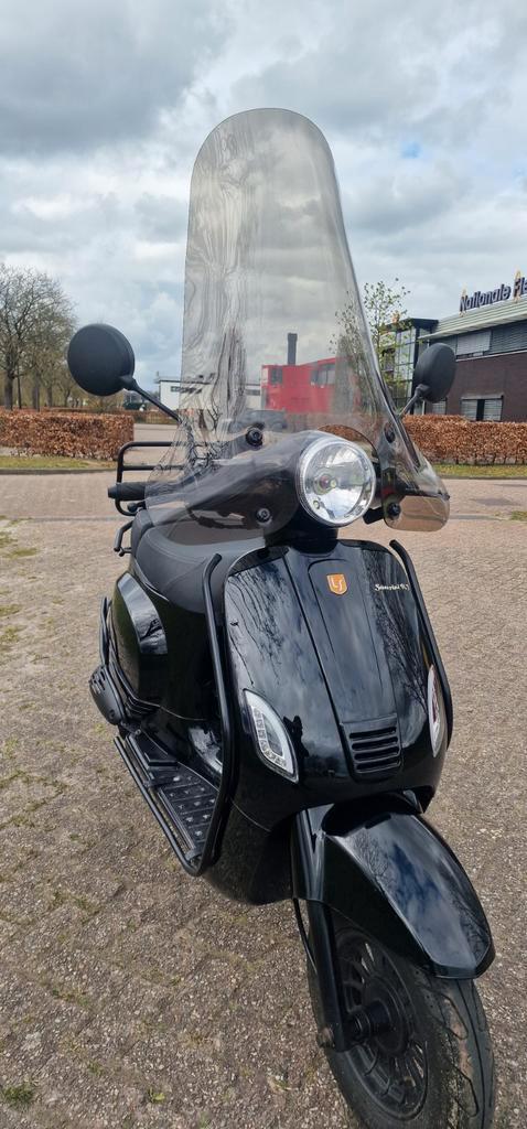 Look a Like AGM VX / Riva / La Souris Bromscooter 2023, Fietsen en Brommers, Brommeronderdelen | Scooters, Ophalen