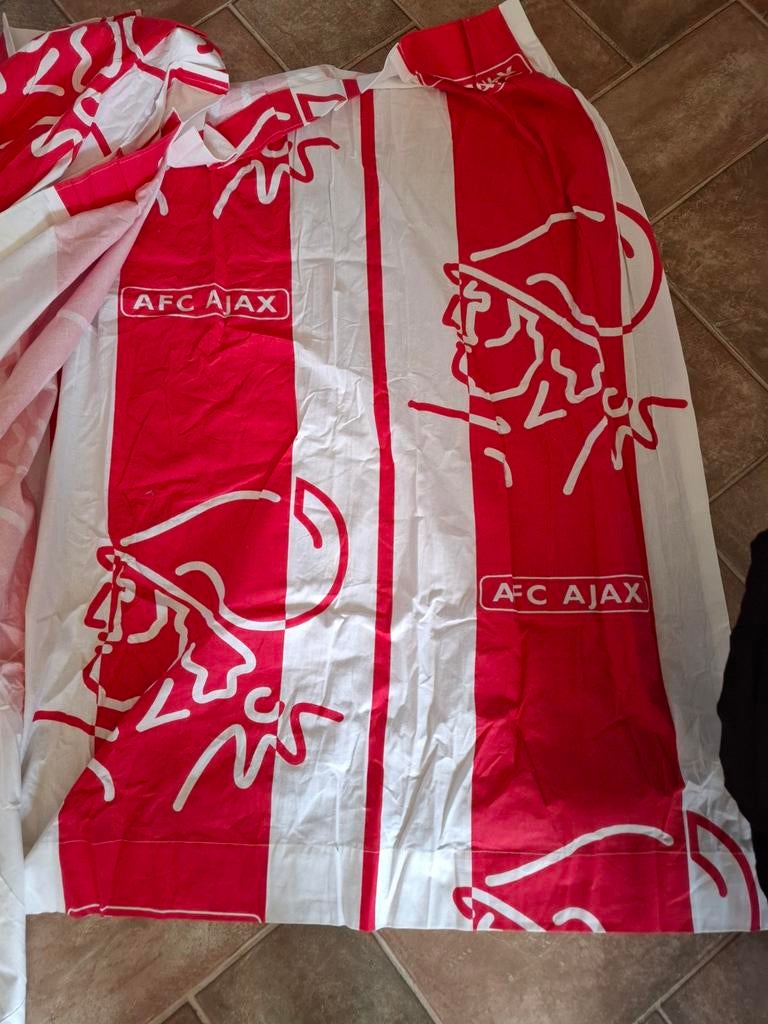 Ajax Gordijnen - Rood/Wit met AFC Ajax logo, Gebruikt, 100 tot 150 cm, 200 cm of meer, Voetbal, Fanartikelen, Sport