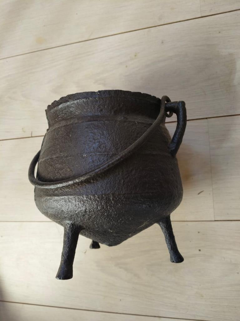 Gietijzeren Spaanse pot 16/17e eeuws, Antiek en Kunst, Ophalen of Verzenden